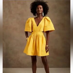 NEW WITH TAGS Banana Republic Cutout Open Back Dress in Yellow